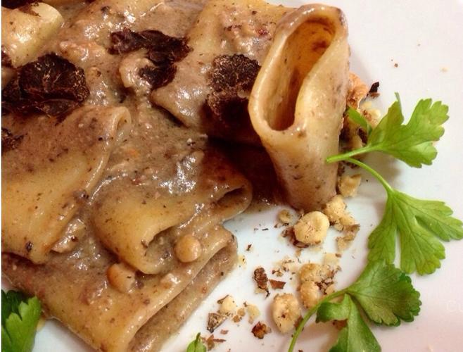 Paccheri con crema di nocciola e tartufo 